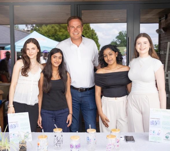 jon_meet_with_girls